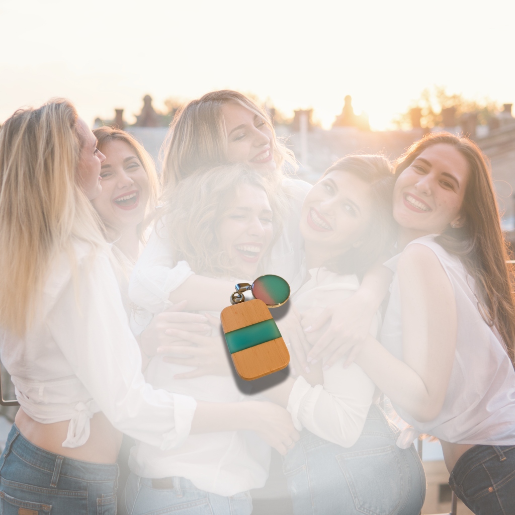 Freunde tauschen Geschenk aus